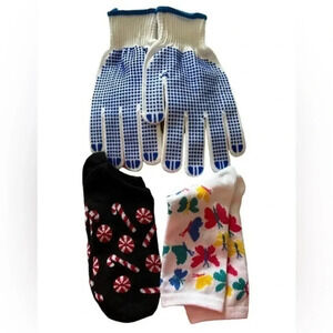 Bundle of New Tech Grip Gloves And 2 Pairs of‎ Socks One Size